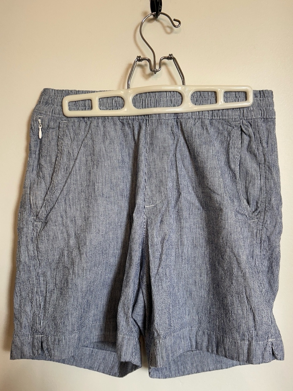 ABERCROMBIE & FITCH COTTON/LINEN BLEND PINSTRIPE SHORTS